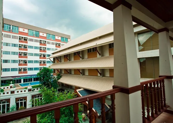 Hotel Icheck Thapra 4*