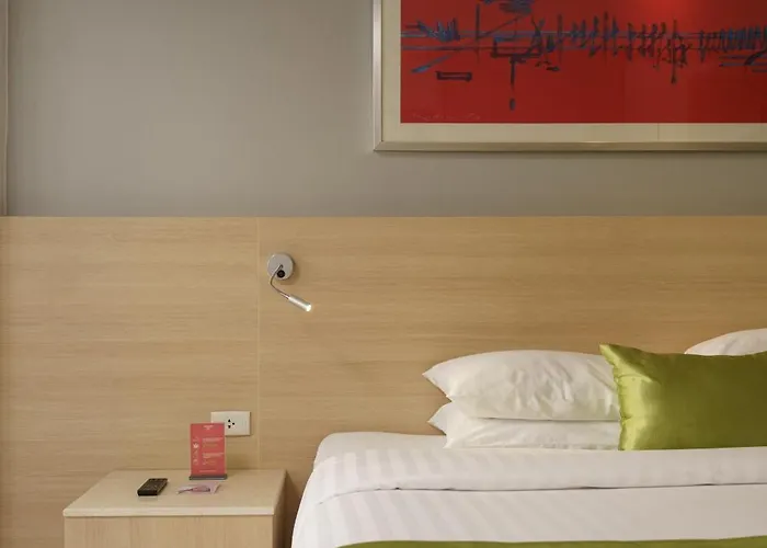 Hotel Icheck Thapra 4*