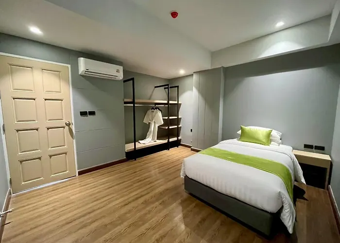 Hotel Icheck Thapra 4*